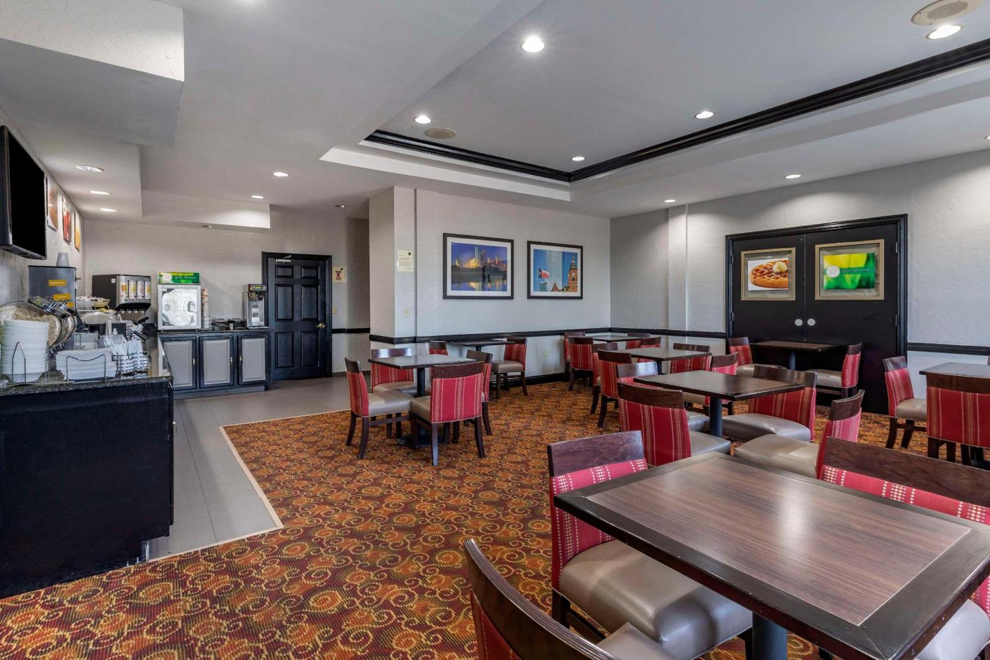 Quality Inn & Suites I-35 E-Walnut Hill Dallas Exteriör bild