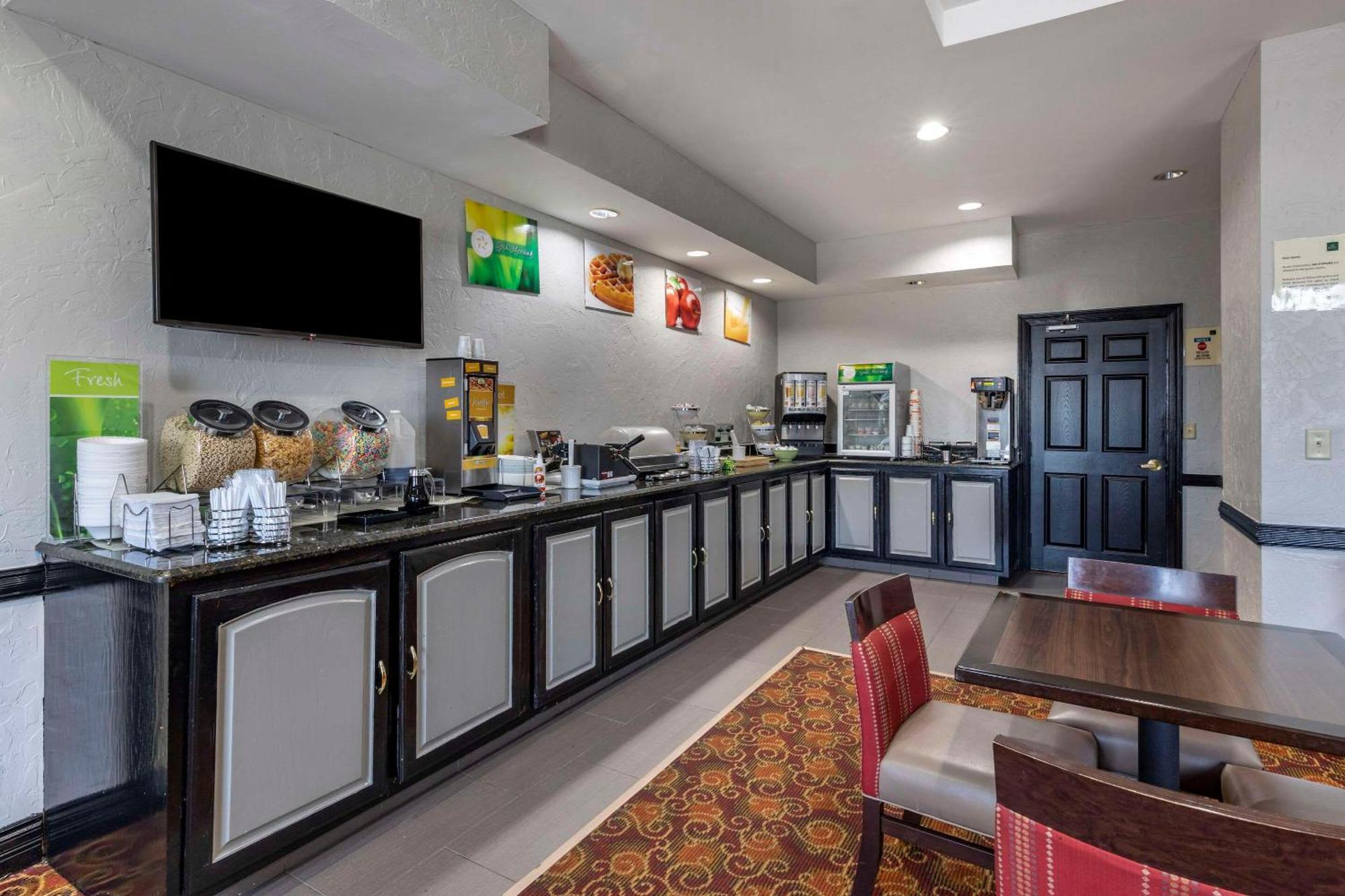 Quality Inn & Suites I-35 E-Walnut Hill Dallas Exteriör bild