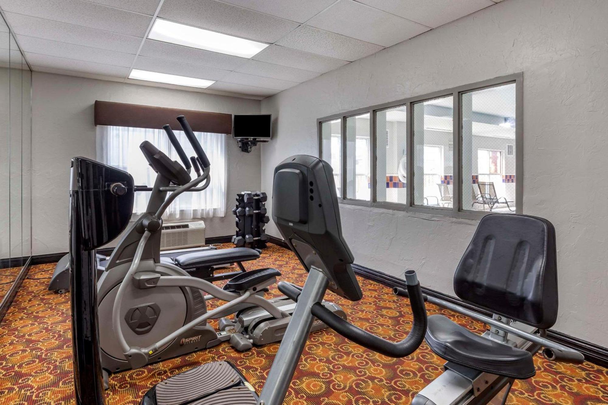 Quality Inn & Suites I-35 E-Walnut Hill Dallas Exteriör bild