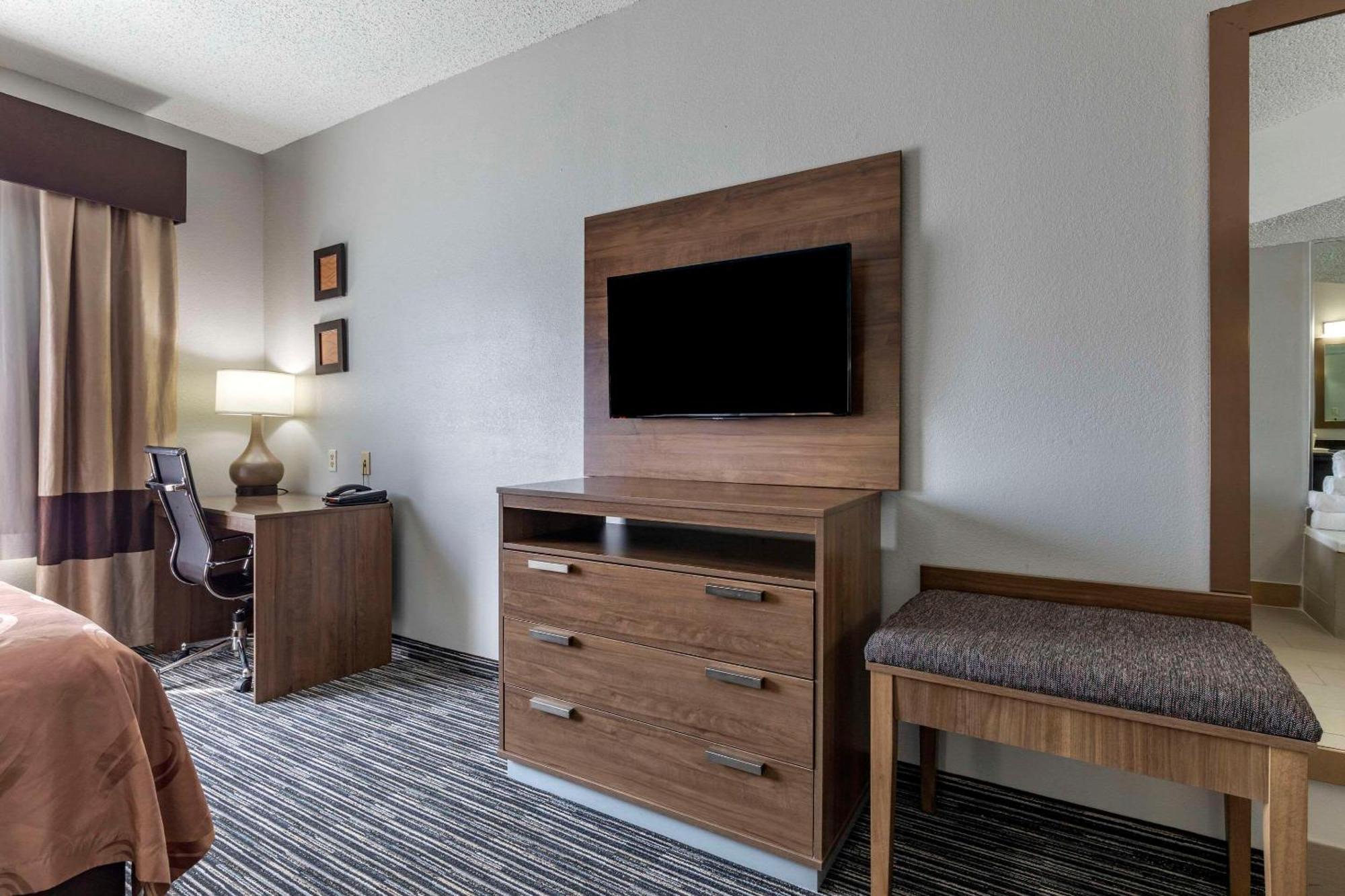 Quality Inn & Suites I-35 E-Walnut Hill Dallas Exteriör bild