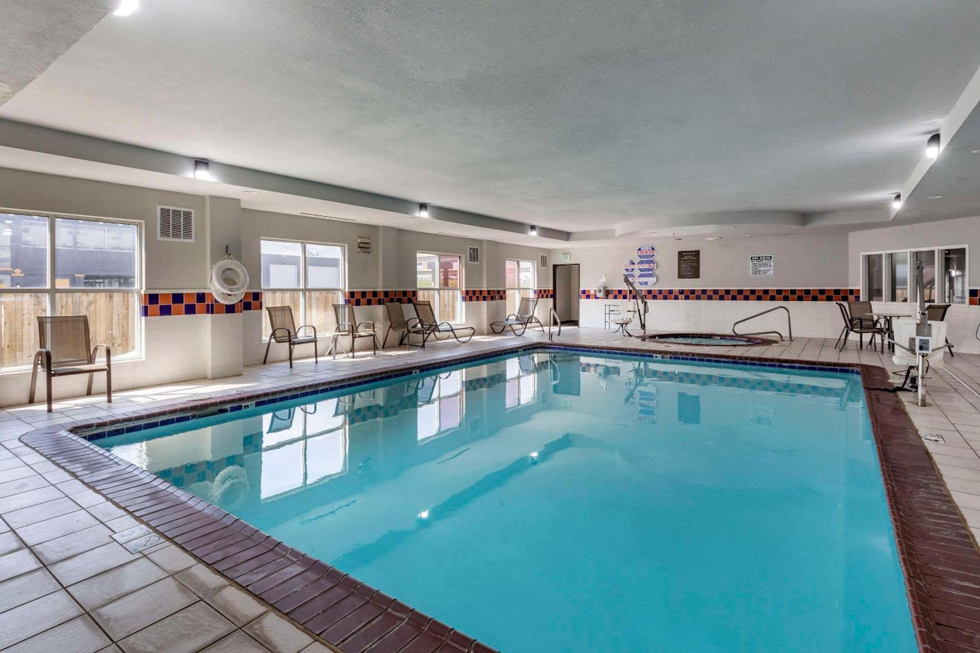 Quality Inn & Suites I-35 E-Walnut Hill Dallas Exteriör bild