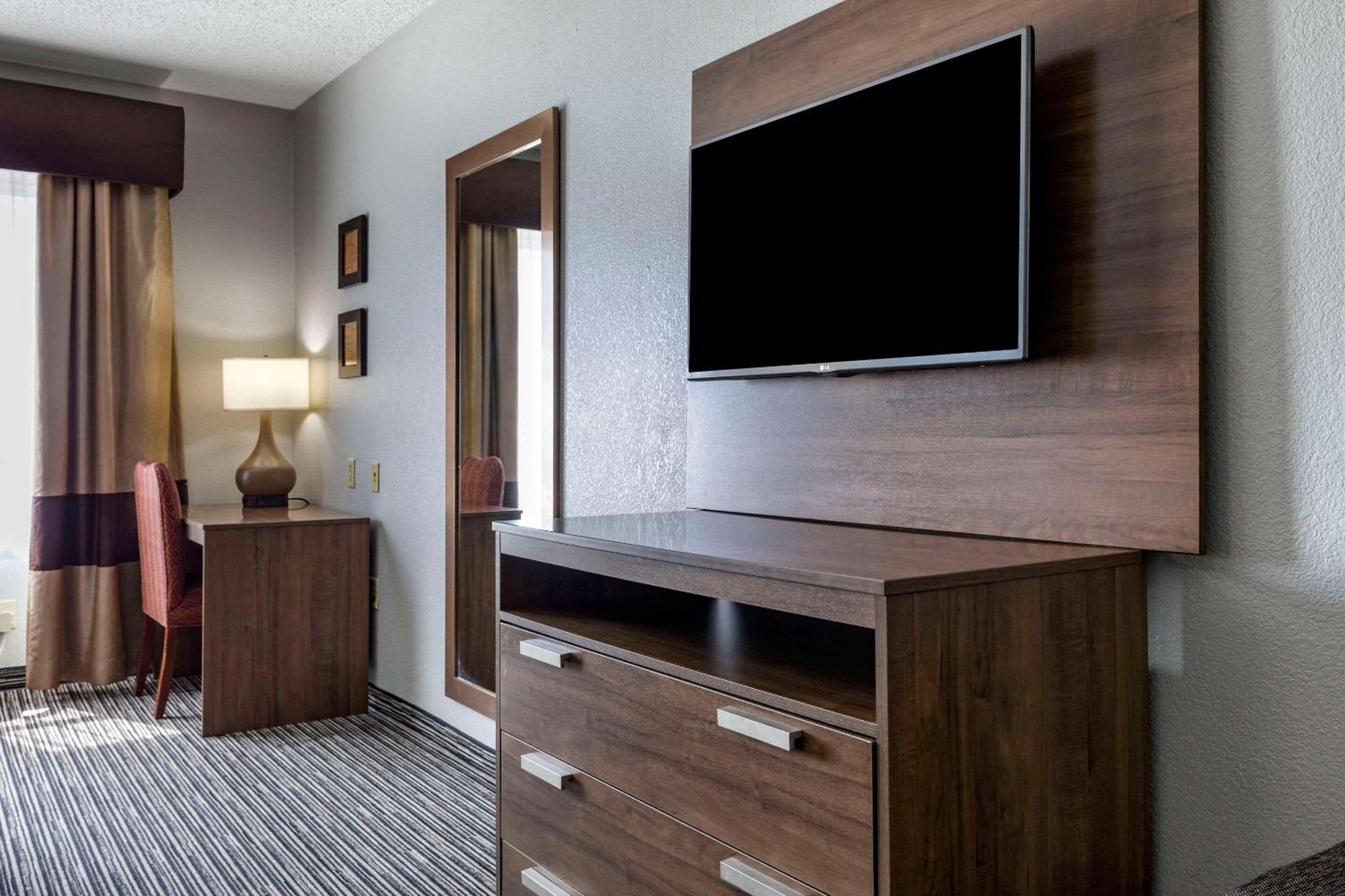 Quality Inn & Suites I-35 E-Walnut Hill Dallas Exteriör bild