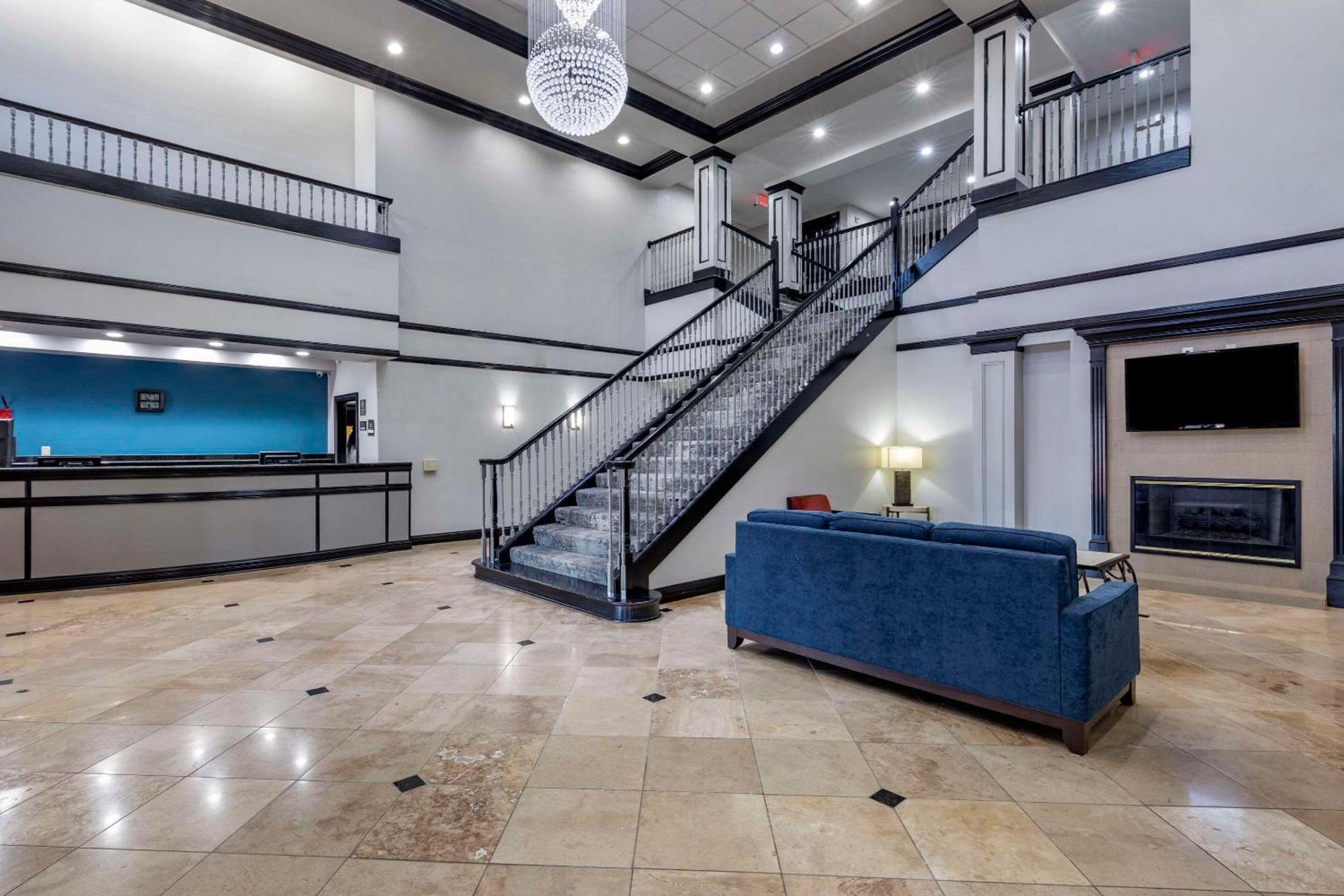 Quality Inn & Suites I-35 E-Walnut Hill Dallas Exteriör bild