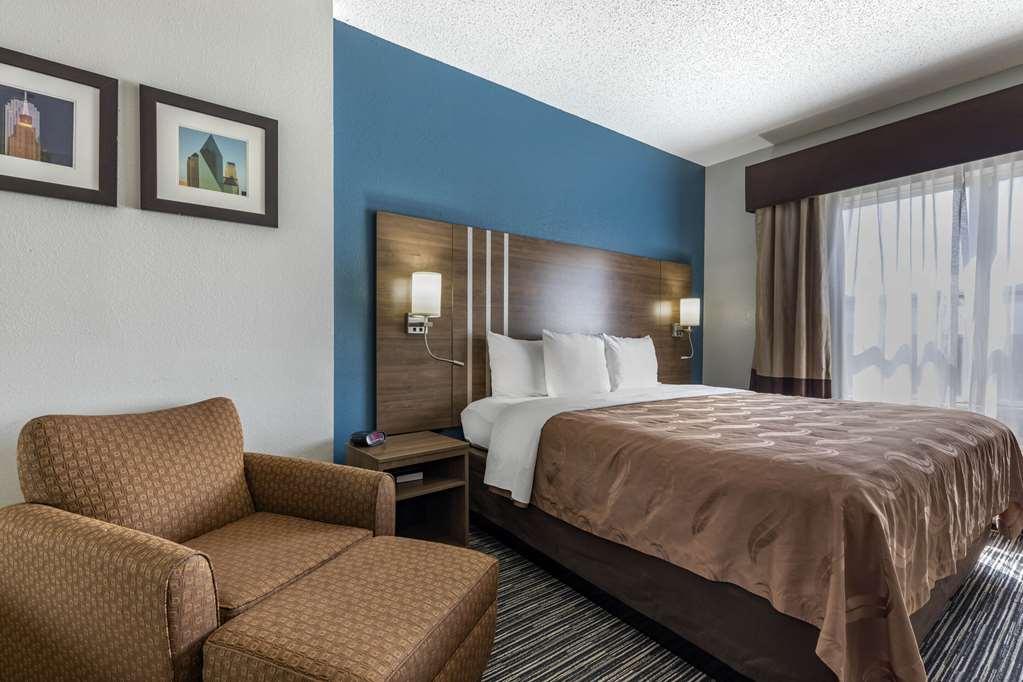 Quality Inn & Suites I-35 E-Walnut Hill Dallas Rum bild